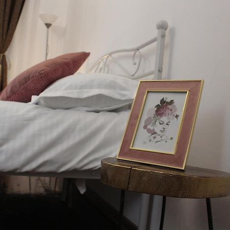 Texas House Guest House Novaci-Straini Luaran gambar