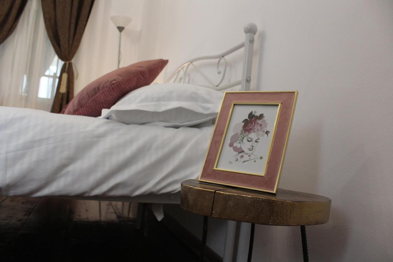 Texas House Guest House Novaci-Straini Luaran gambar